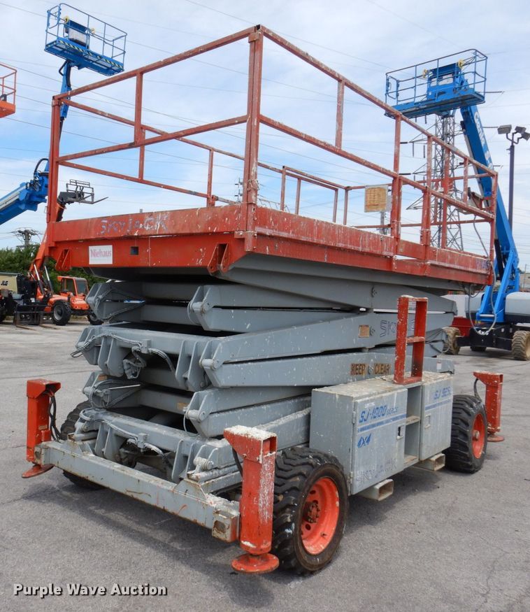 image for item KR9238 2000 Skyjack SJ9250  scissor lift