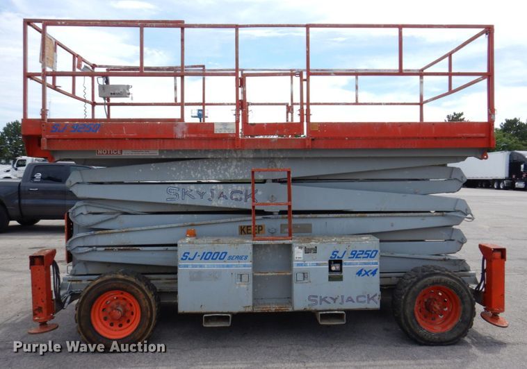 image for item KR9238 2000 Skyjack SJ9250  scissor lift