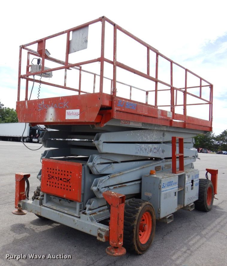 image for item KR9238 2000 Skyjack SJ9250  scissor lift