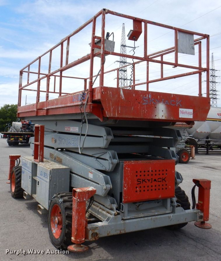 image for item KR9238 2000 Skyjack SJ9250  scissor lift
