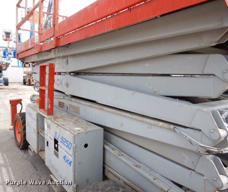 image for item KR9238 2000 Skyjack SJ9250  scissor lift