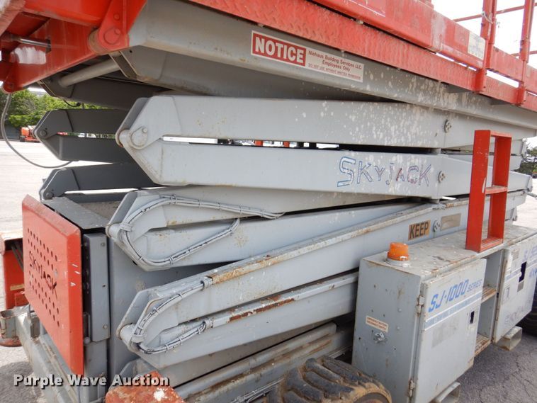 image for item KR9238 2000 Skyjack SJ9250  scissor lift