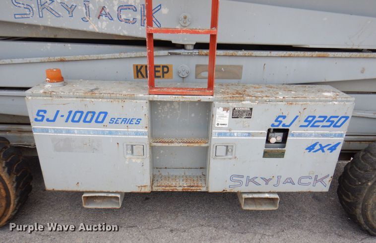 image for item KR9238 2000 Skyjack SJ9250  scissor lift