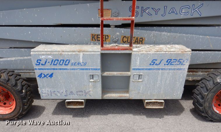 image for item KR9238 2000 Skyjack SJ9250  scissor lift