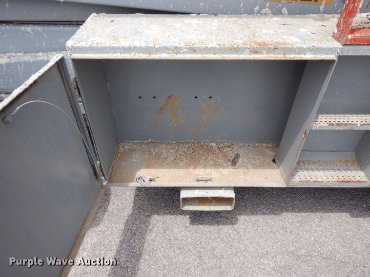 image for item KR9238 2000 Skyjack SJ9250  scissor lift