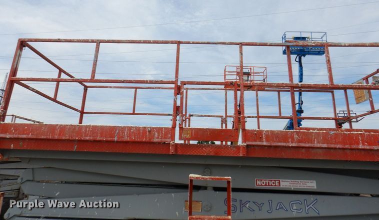image for item KR9238 2000 Skyjack SJ9250  scissor lift