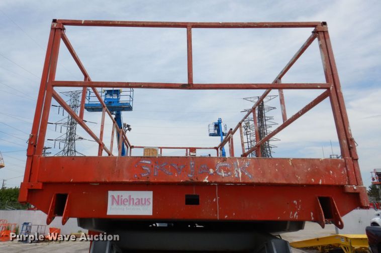 image for item KR9238 2000 Skyjack SJ9250  scissor lift