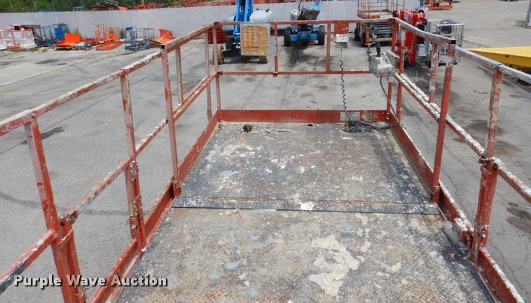 image for item KR9238 2000 Skyjack SJ9250  scissor lift