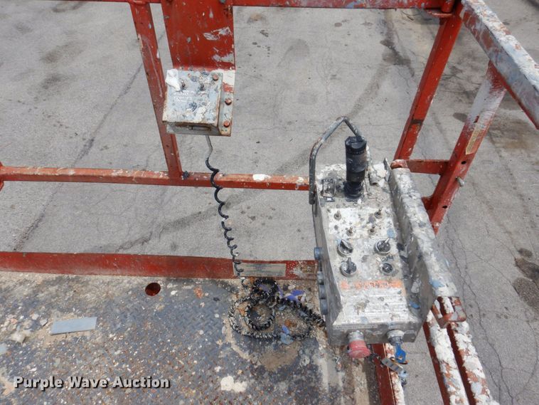 image for item KR9238 2000 Skyjack SJ9250  scissor lift