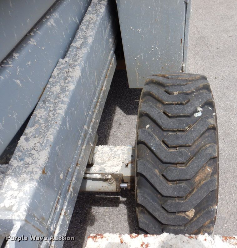 image for item KR9238 2000 Skyjack SJ9250  scissor lift