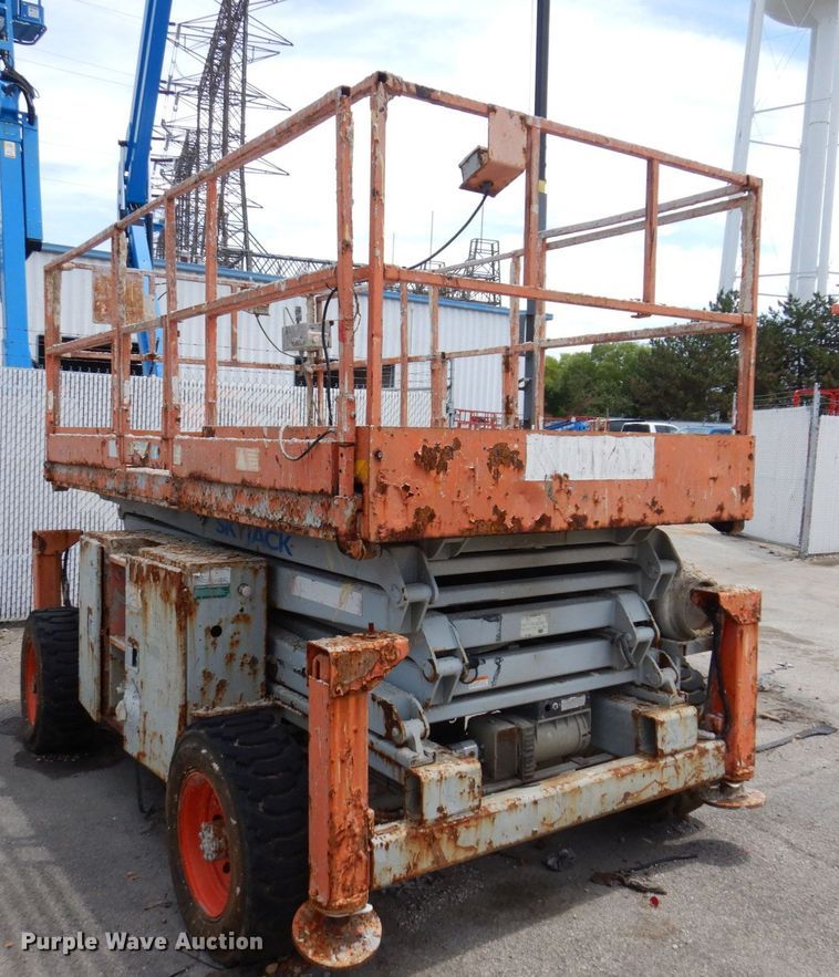 image for item KR9239 2004 Skyjack SJ8831  scissor lift