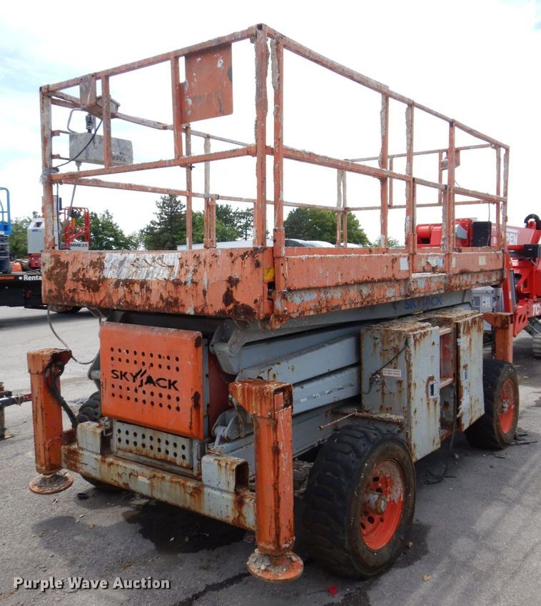image for item KR9239 2004 Skyjack SJ8831  scissor lift