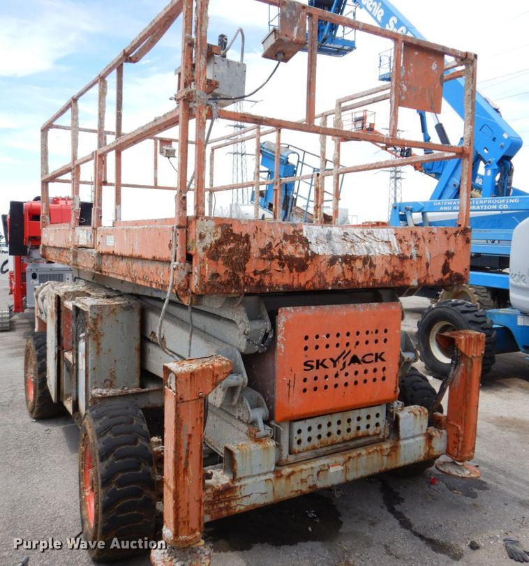 image for item KR9239 2004 Skyjack SJ8831  scissor lift