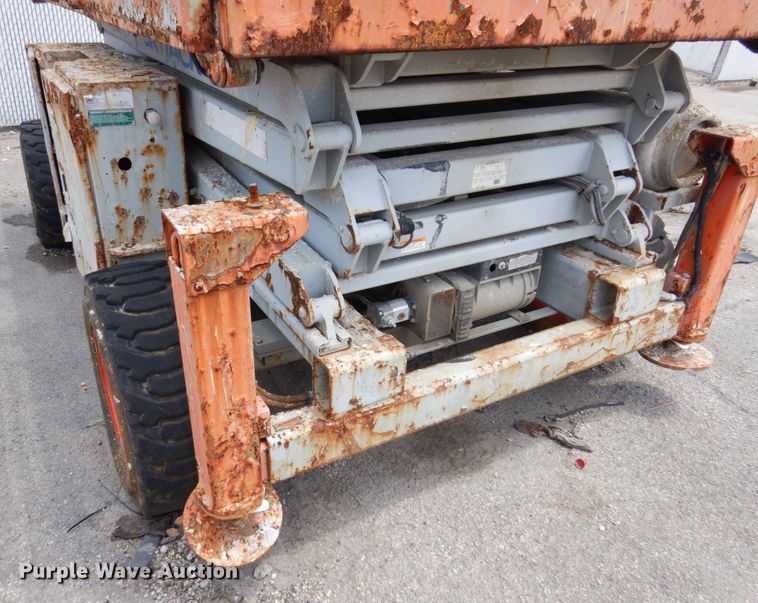 image for item KR9239 2004 Skyjack SJ8831  scissor lift