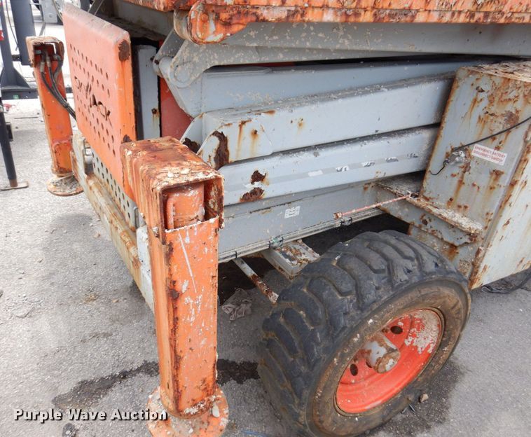 image for item KR9239 2004 Skyjack SJ8831  scissor lift