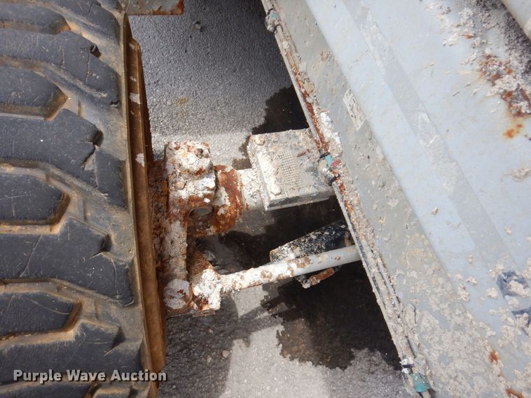 image for item KR9239 2004 Skyjack SJ8831  scissor lift