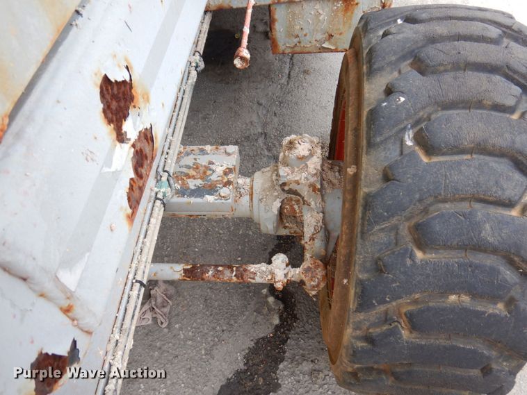 image for item KR9239 2004 Skyjack SJ8831  scissor lift