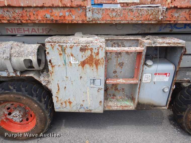 image for item KR9239 2004 Skyjack SJ8831  scissor lift