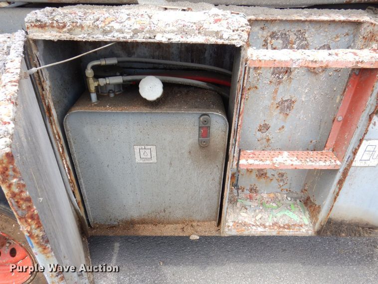 image for item KR9239 2004 Skyjack SJ8831  scissor lift