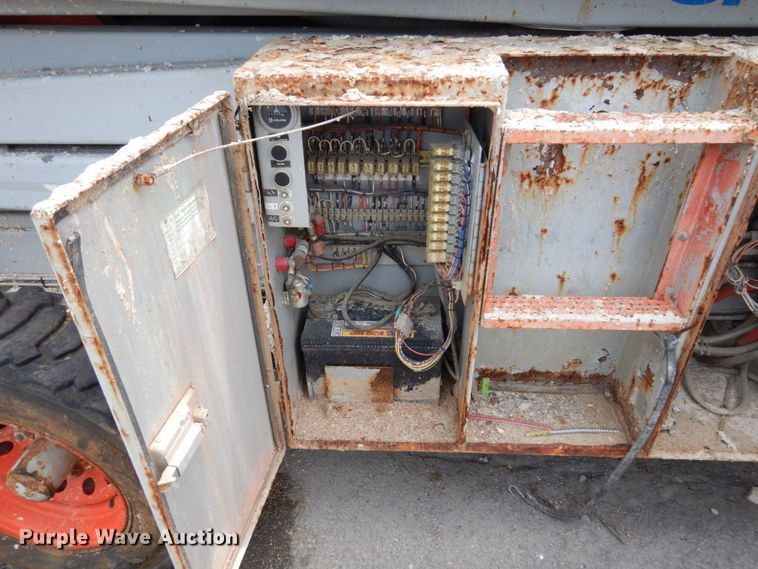 image for item KR9239 2004 Skyjack SJ8831  scissor lift