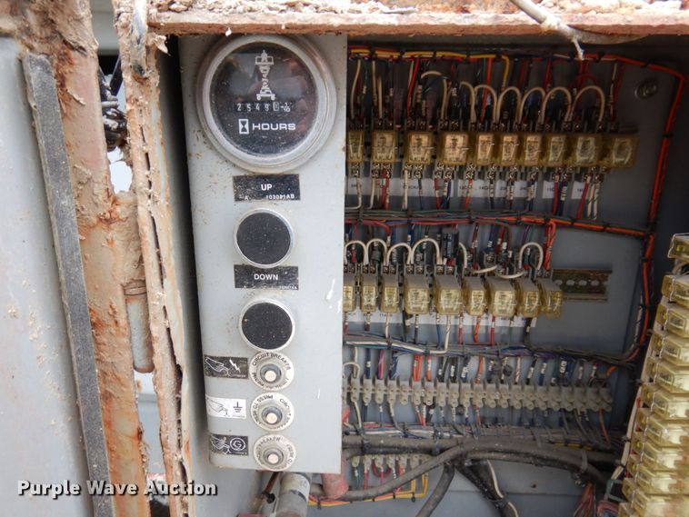 image for item KR9239 2004 Skyjack SJ8831  scissor lift