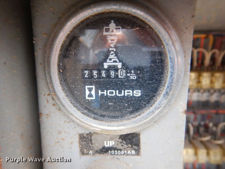 image for item KR9239 2004 Skyjack SJ8831  scissor lift