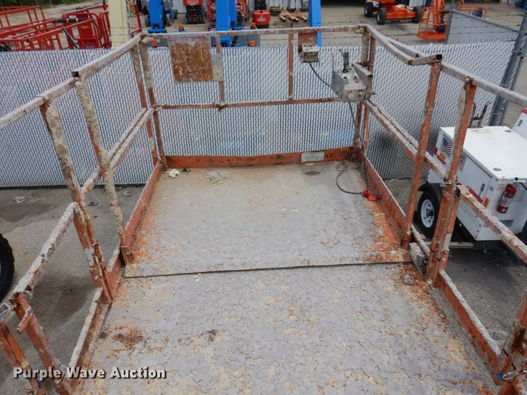 image for item KR9239 2004 Skyjack SJ8831  scissor lift