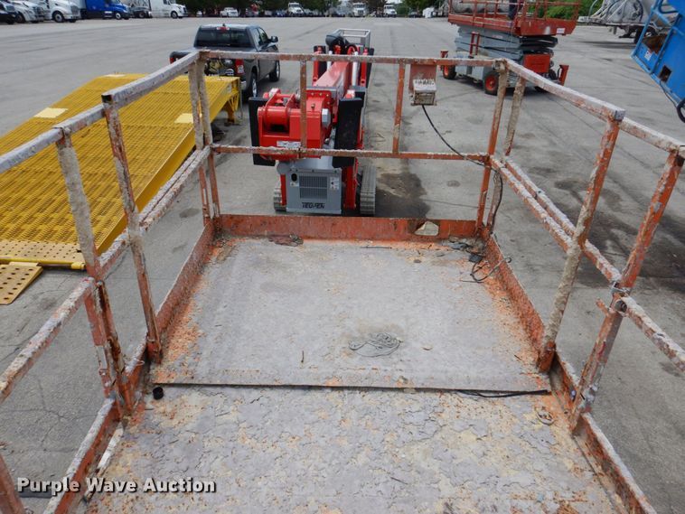 image for item KR9239 2004 Skyjack SJ8831  scissor lift