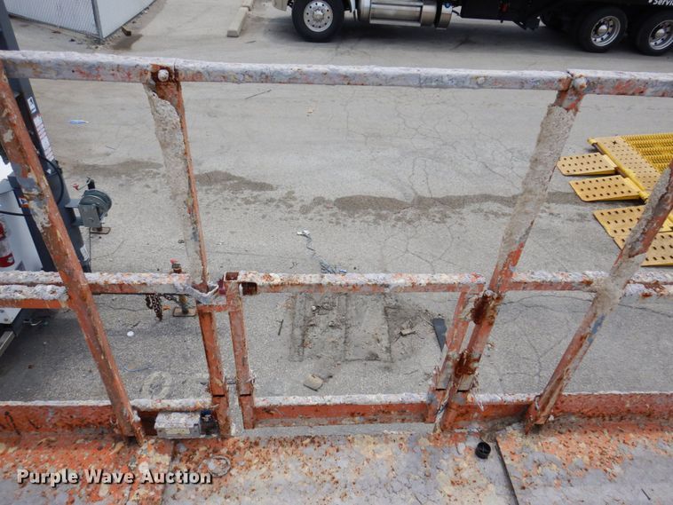 image for item KR9239 2004 Skyjack SJ8831  scissor lift