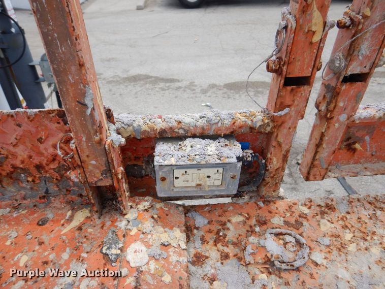 image for item KR9239 2004 Skyjack SJ8831  scissor lift