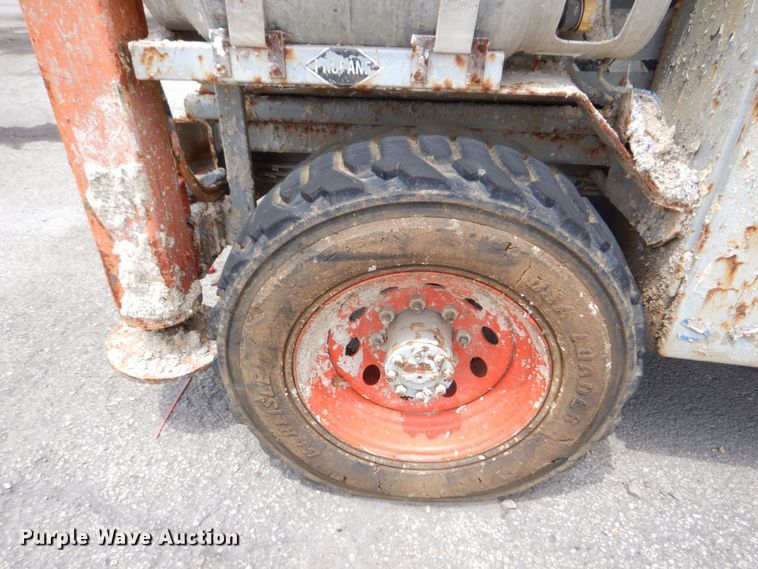 image for item KR9239 2004 Skyjack SJ8831  scissor lift