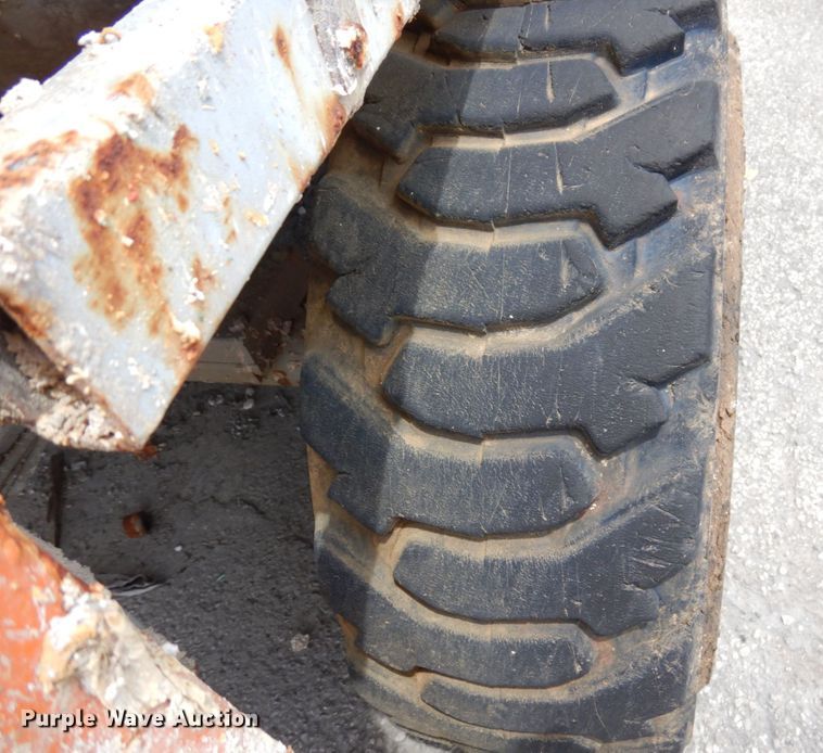 image for item KR9239 2004 Skyjack SJ8831  scissor lift