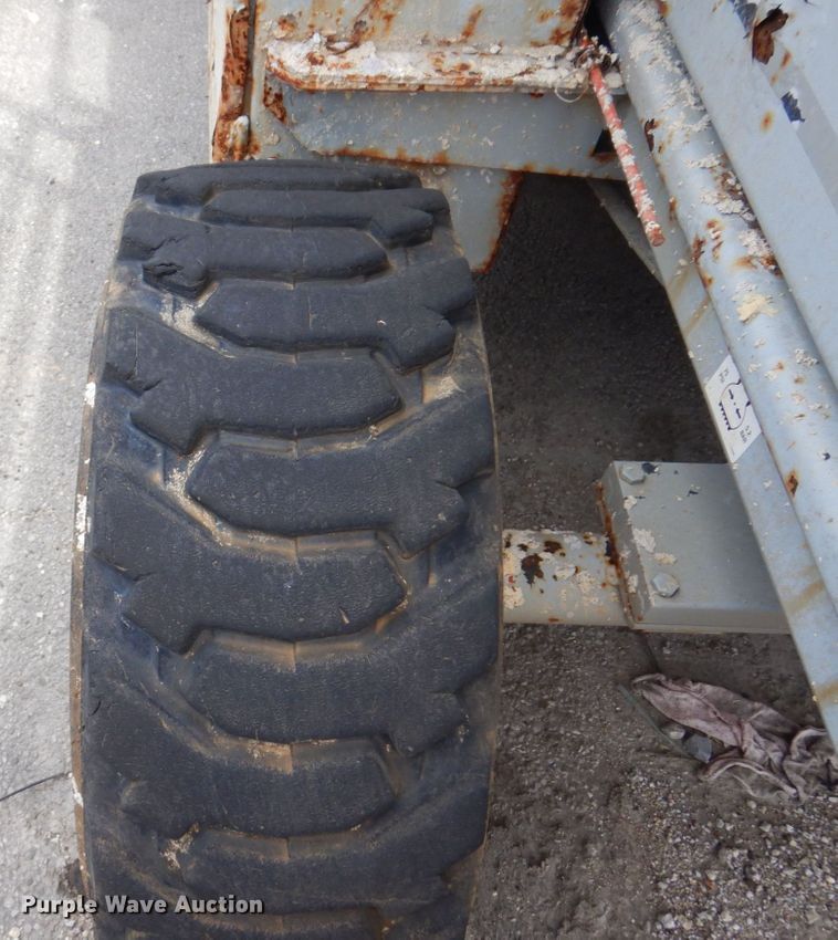 image for item KR9239 2004 Skyjack SJ8831  scissor lift