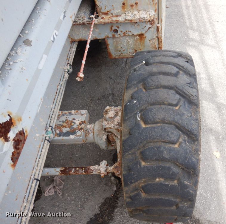 image for item KR9239 2004 Skyjack SJ8831  scissor lift