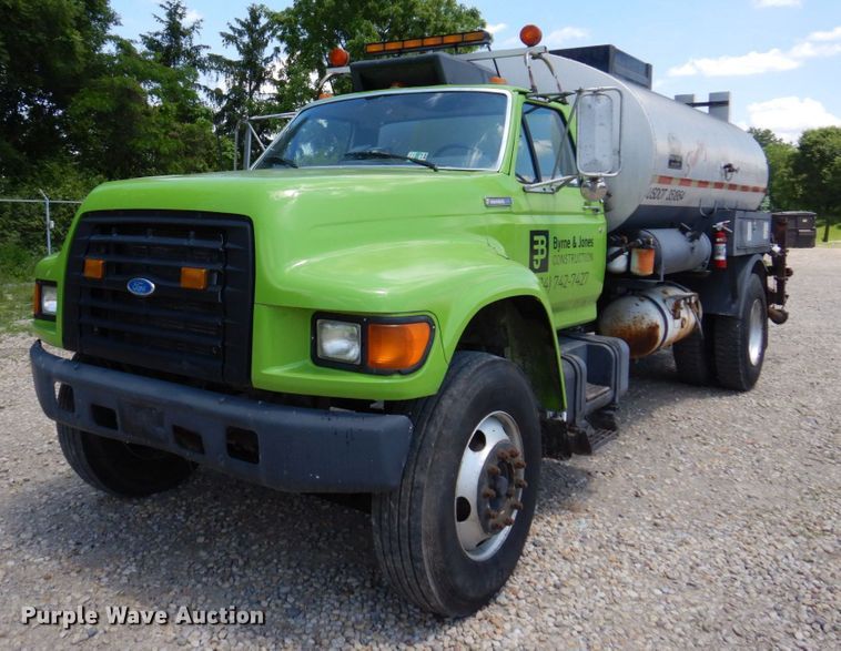 image for item KR9315 1995 Ford F800  oil distributor truck