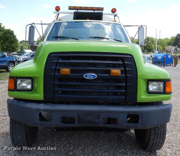 image for item KR9315 1995 Ford F800  oil distributor truck