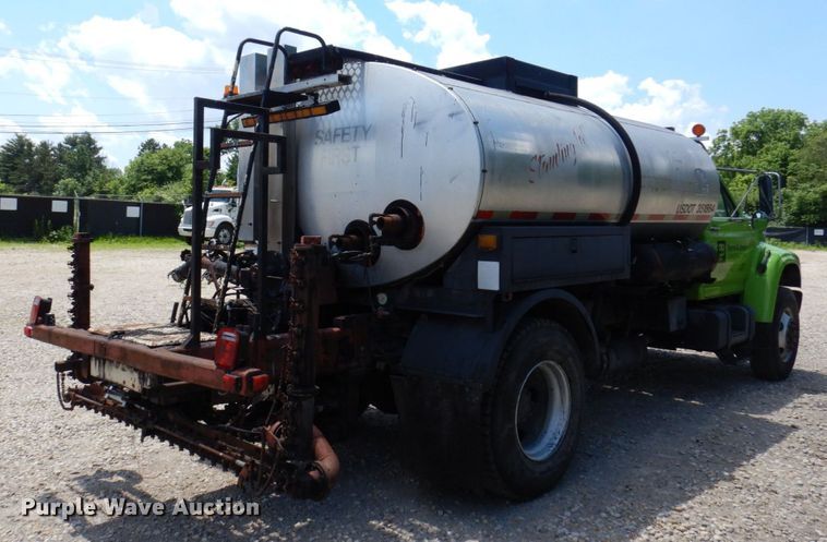 image for item KR9315 1995 Ford F800  oil distributor truck