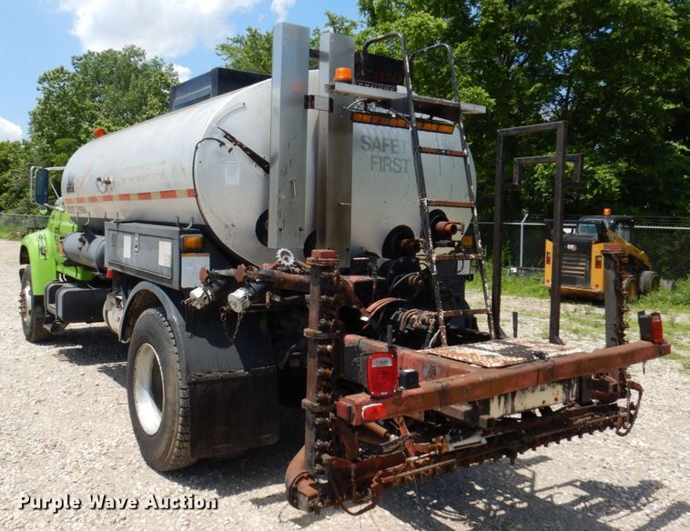 image for item KR9315 1995 Ford F800  oil distributor truck