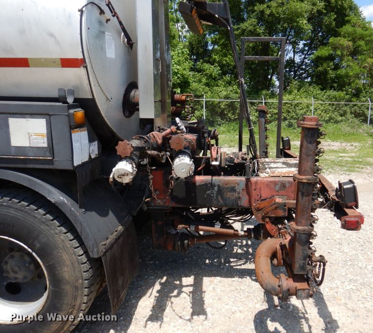 image for item KR9315 1995 Ford F800  oil distributor truck