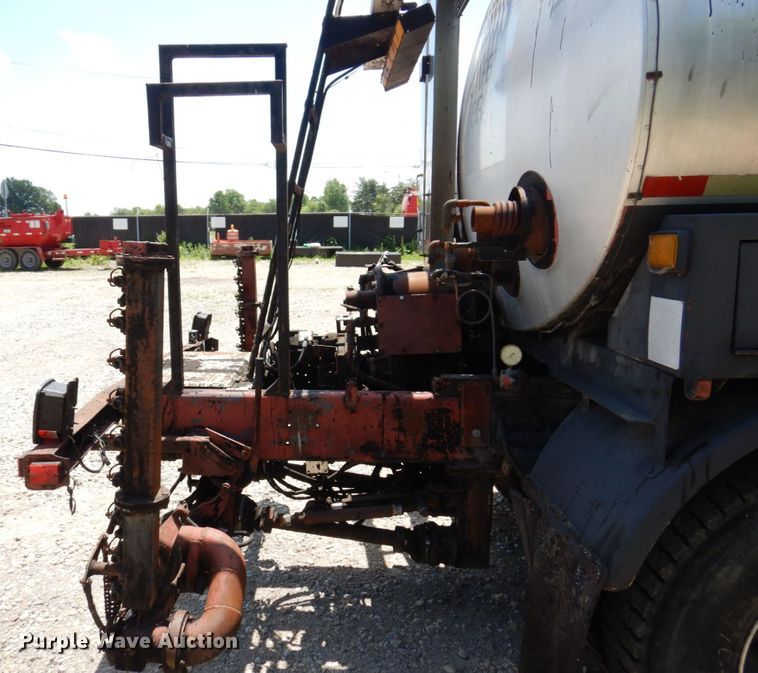 image for item KR9315 1995 Ford F800  oil distributor truck