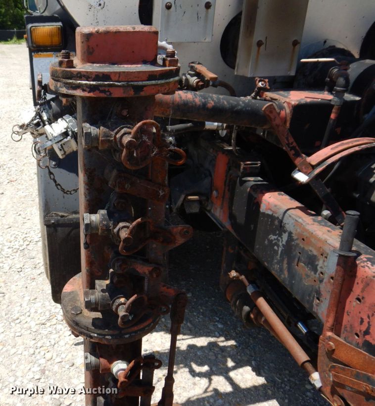 image for item KR9315 1995 Ford F800  oil distributor truck