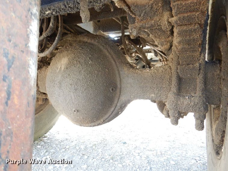 image for item KR9315 1995 Ford F800  oil distributor truck