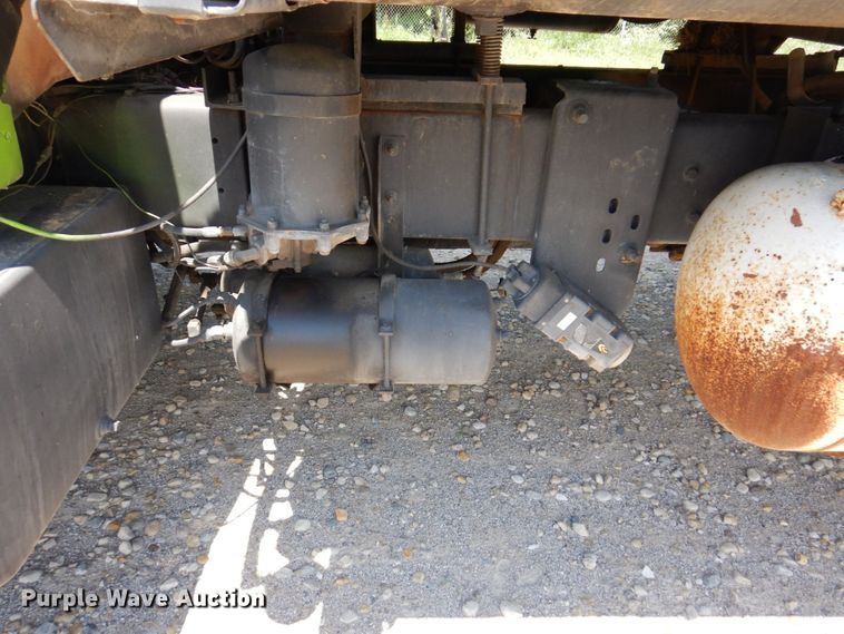 image for item KR9315 1995 Ford F800  oil distributor truck