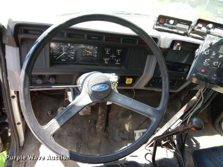 image for item KR9315 1995 Ford F800  oil distributor truck
