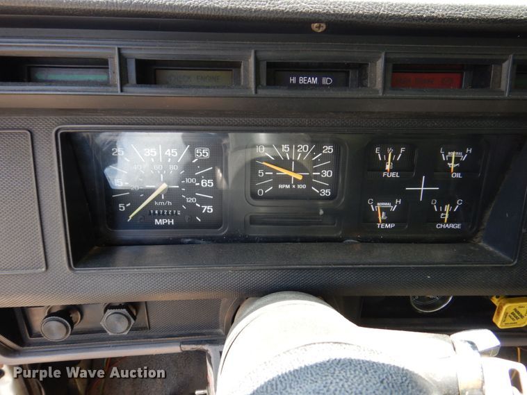 image for item KR9315 1995 Ford F800  oil distributor truck