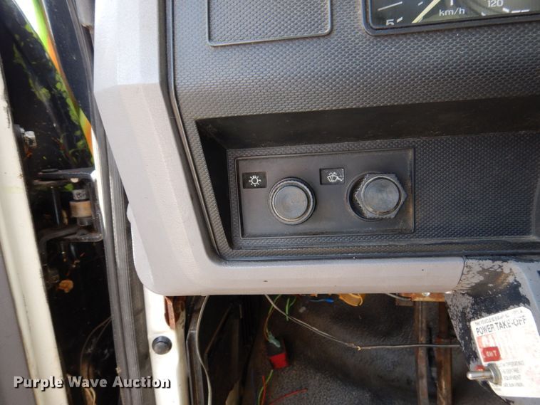 image for item KR9315 1995 Ford F800  oil distributor truck