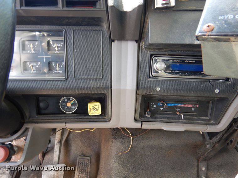 image for item KR9315 1995 Ford F800  oil distributor truck