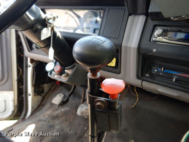 image for item KR9315 1995 Ford F800  oil distributor truck