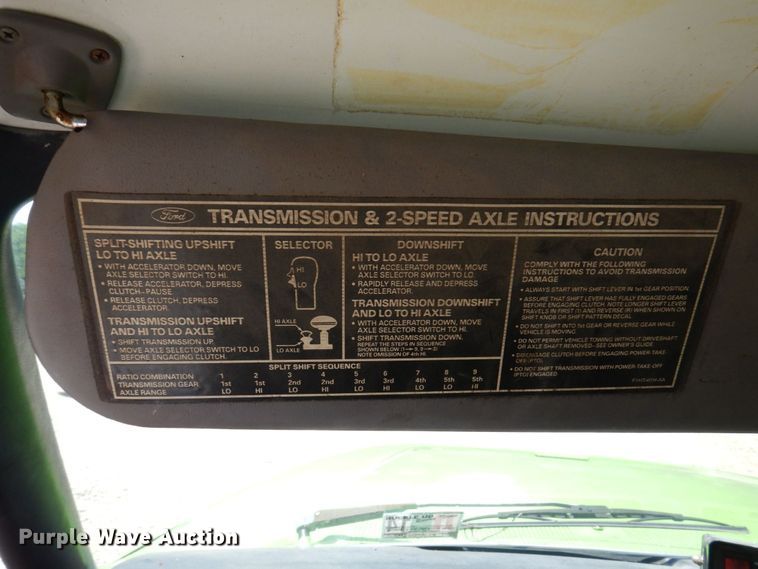 image for item KR9315 1995 Ford F800  oil distributor truck