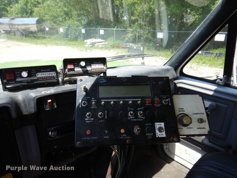 image for item KR9315 1995 Ford F800  oil distributor truck